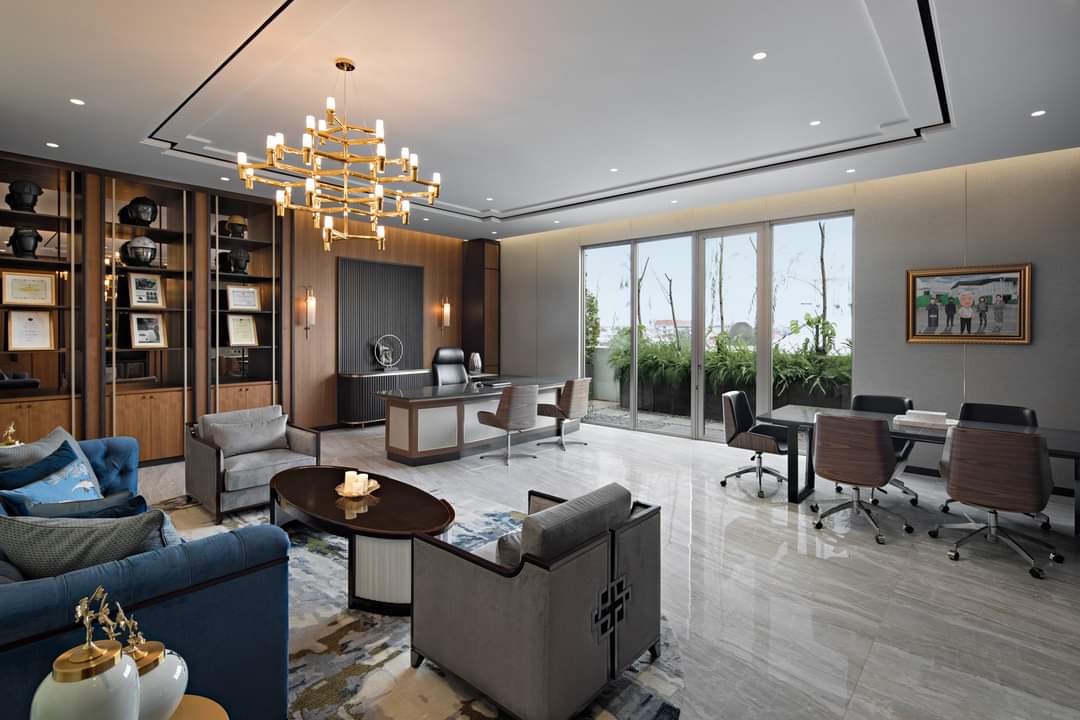 Design Interior Livingroom Mewah Modern di Pondok Indah  Kebayoran Lama  Jakarta selatan, sofa custom meja bulat cabinet dan wallpanel HPL Wood, lantai marmer